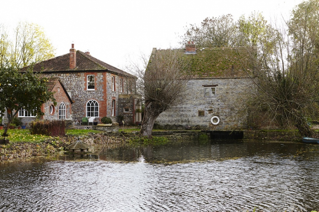 O2i Design transformed a historic Somerset water mill into a contemporary family home while preserving its artistic and architectural heritage. The project carefully balanced conservation with modern design, creating a home that respects its history while meeting the needs of future generations.