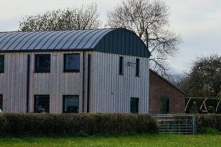 This Dutch Barn has been converted into spacious holiday accommodation whilst staying true to the aesthetic of the original building.