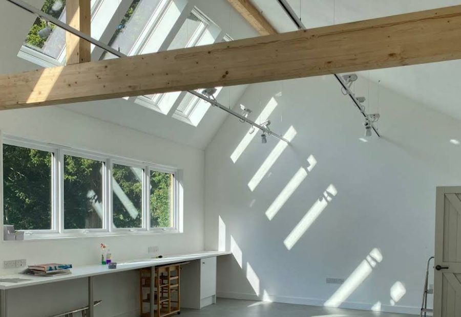 Artist's Studio: Natural Light - O2i Design Consultants The O2i Design embarked on designing an artist's studio in the garden of a listed house. The design prioritises natural light and optimises functionality.