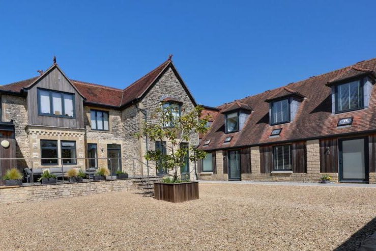 Loves Hill Court is a collection of eleven bespoke homes in a development designed by O2i Design Ltd, an architectural practice based at the heart of Somerset